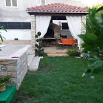 House Tago بيت للعطل *