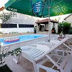 بيت للعطل House Tago