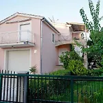 بيت للعطل House Tago Kaštela