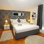 بيت للعطل House Tago