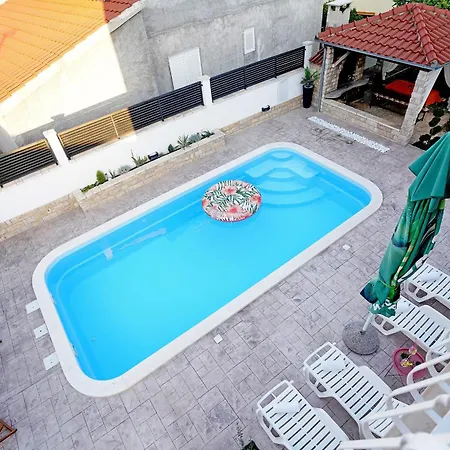 House Tago
