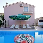 Semesterbostad House Tago Kaštela